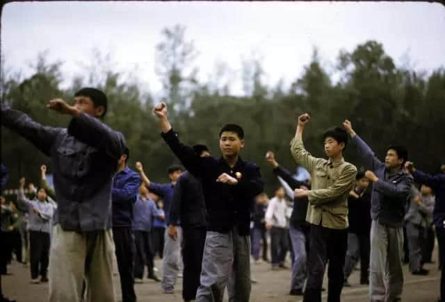 1972年嘅廣州校園生活，當(dāng)時(shí)啲學(xué)生哥能文能武！