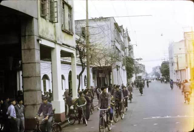 1972年嘅廣州校園生活，當(dāng)時(shí)啲學(xué)生哥能文能武！