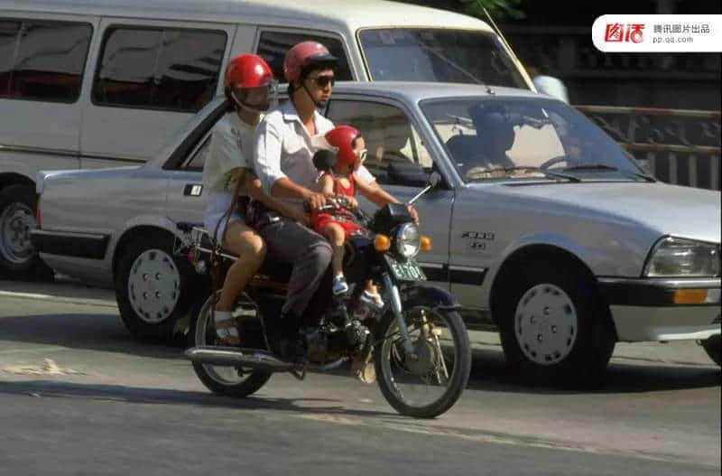 一輛摩托車，折疊了三個(gè)時(shí)代的廣州