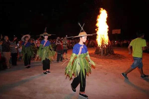 廣東人，你們的中秋，現(xiàn)在只剩下月餅和放假了嗎？