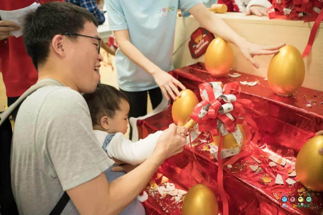 吐泡泡天河店周年慶典“圣誕歡樂(lè)頌 親子水上趴”引爆廣州親子游泳圈