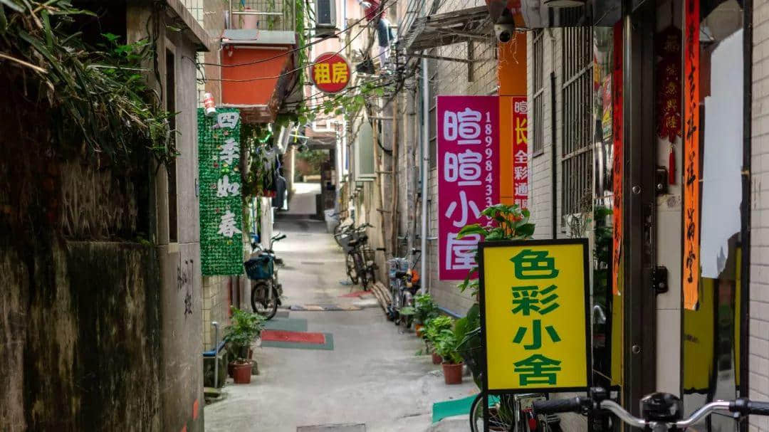 你在天河的市中心紙醉金迷，我在北亭的宵夜攤爛醉如泥