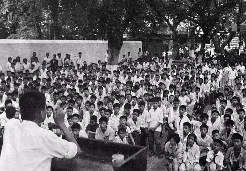 20世紀80年代廣州文化公園說書時盛況，顏志圖先生供圖