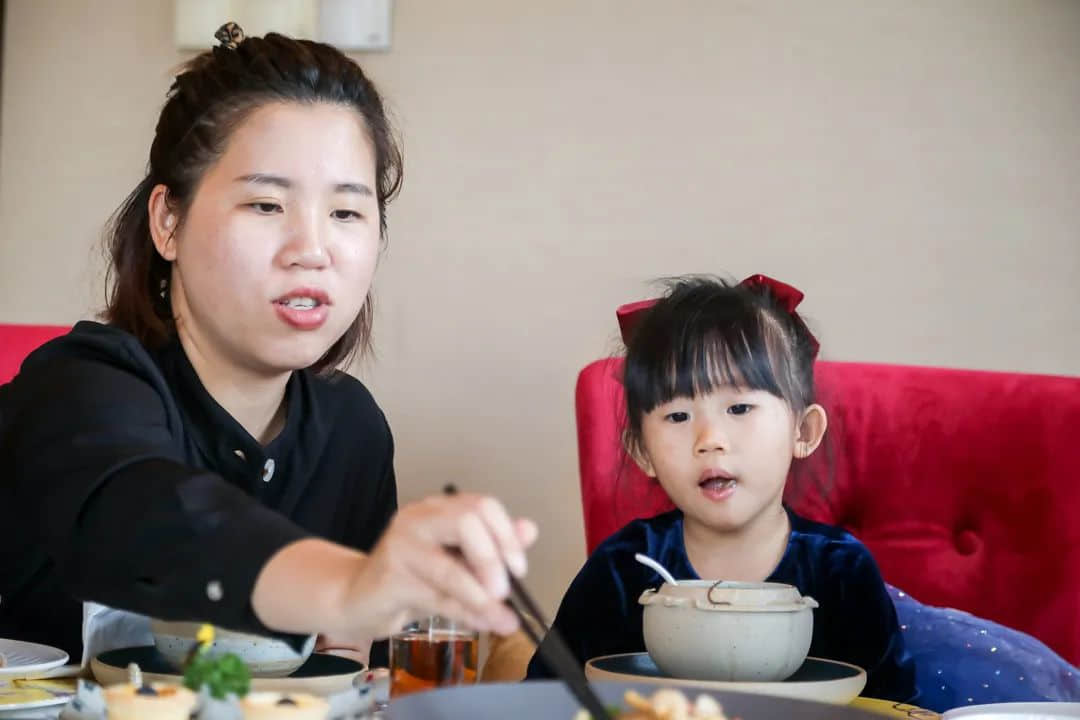 廣東人的餐桌禮儀：不僅要尊重人，也要尊重食物