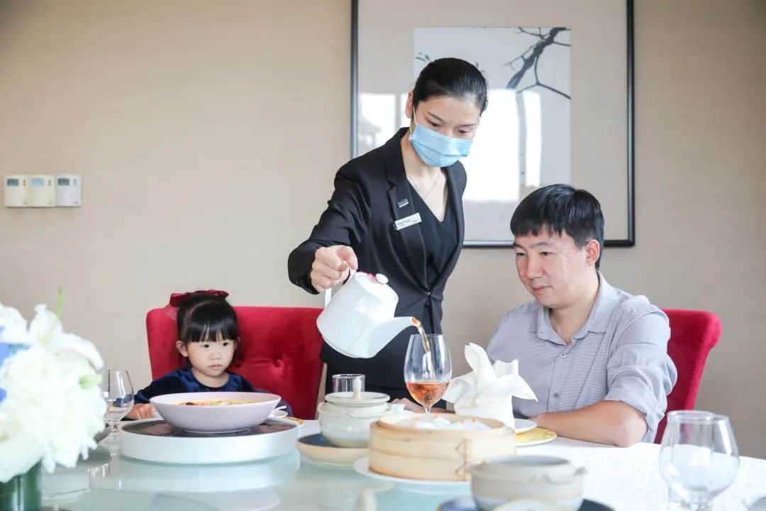 廣東人的餐桌禮儀：不僅要尊重人，也要尊重食物