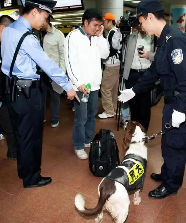 硫酸都可以帶上地鐵，那安檢意義何在？