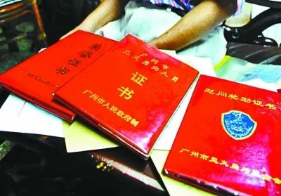 廣州區(qū)伯肺癌病重：一位飽受爭議的公民逐漸被遺忘